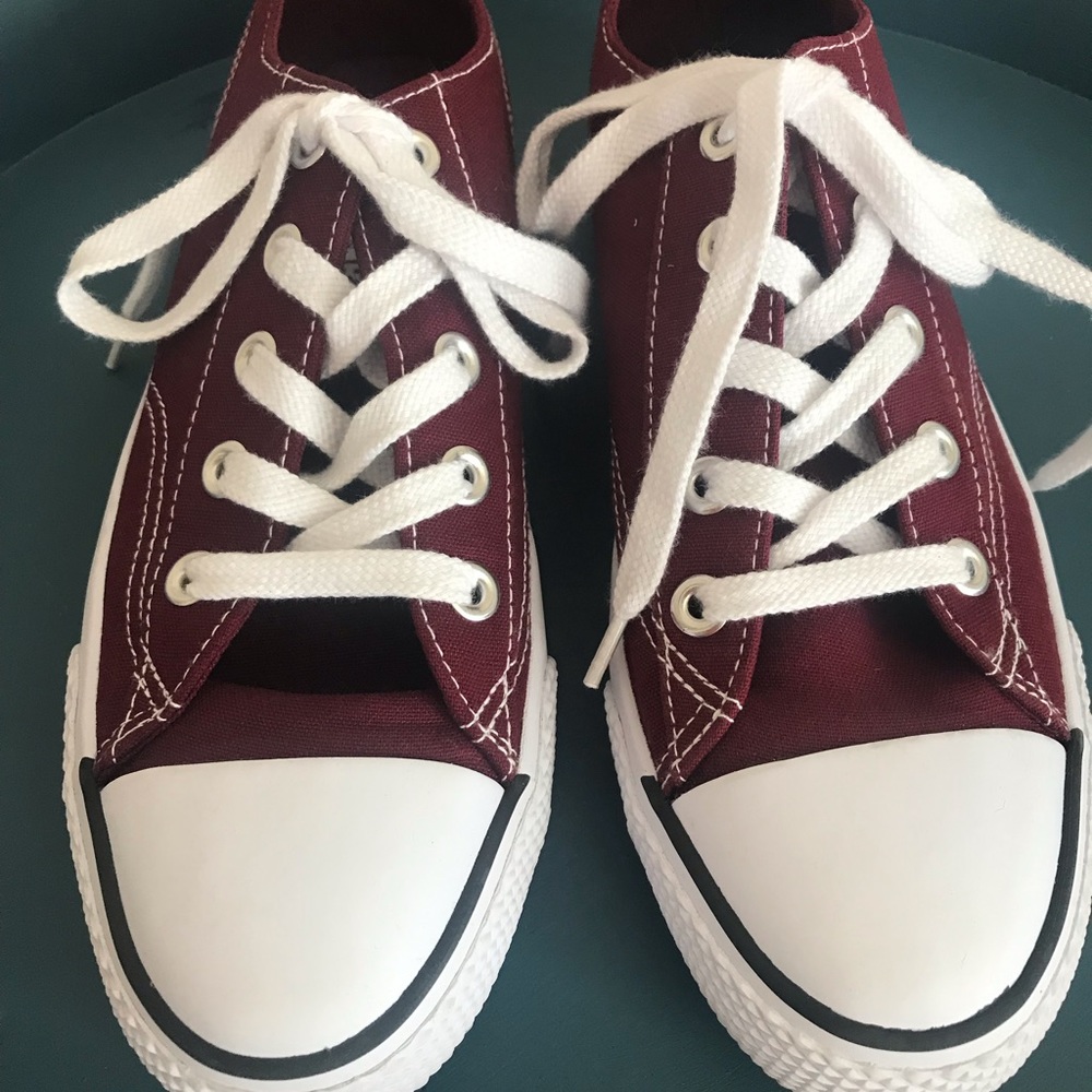 Sneakers, size 8